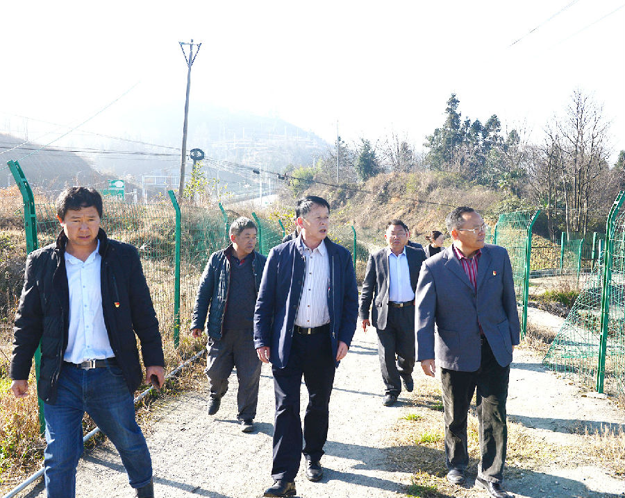 陈再仁春节前开展走访慰问活动